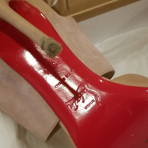 Christian Louboutin - Picture 5 of 12